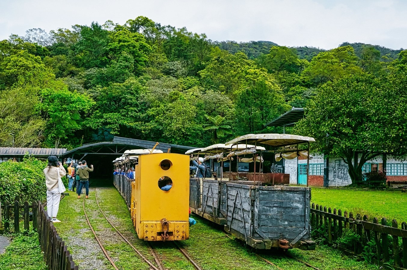 P6-到新平溪煤礦博物館搭乘獨眼小僧電氣小火車 晚間還可在淡蘭民道賞螢探索